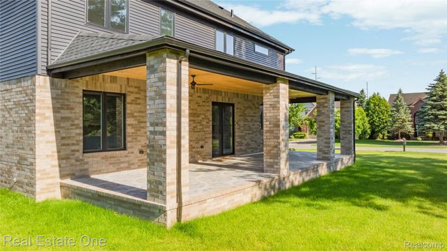 5321 Rochester Road, Troy, MI 48058