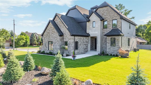 5321 Rochester Road, Troy, MI 48058