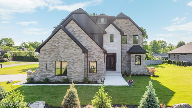 5321 Rochester Road, Troy, MI 48058