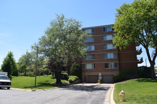 2200 S Stewart Avenue 4B, Lombard, IL 60148