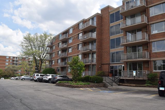 2200 S Stewart Avenue 4B, Lombard, IL 60148