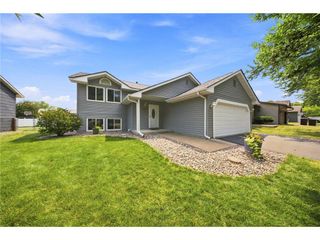 2643 Guthrie Avenue, Oakdale, MN 55128