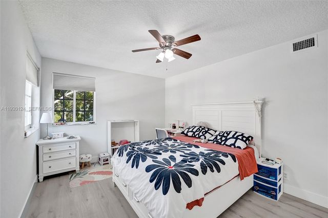 3643 San Simeon Cir, Weston, FL 33331