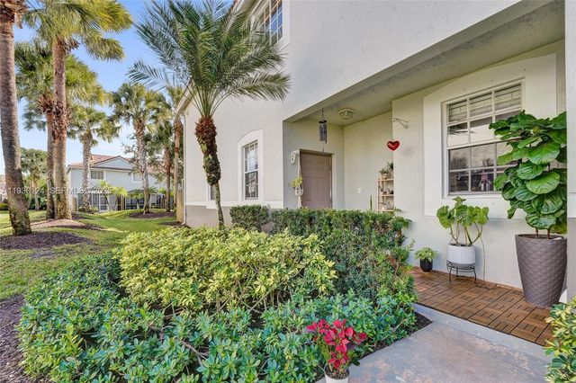 3643 San Simeon Cir, Weston, FL 33331