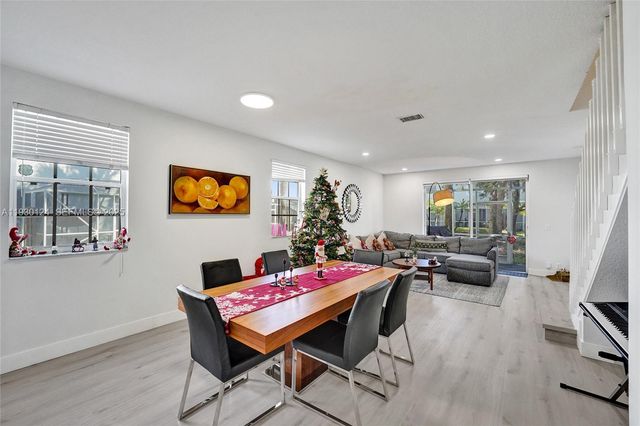 3643 San Simeon Cir, Weston, FL 33331