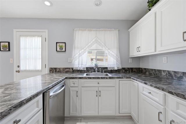 506 Lancaster Court, Ridge, NY 11961