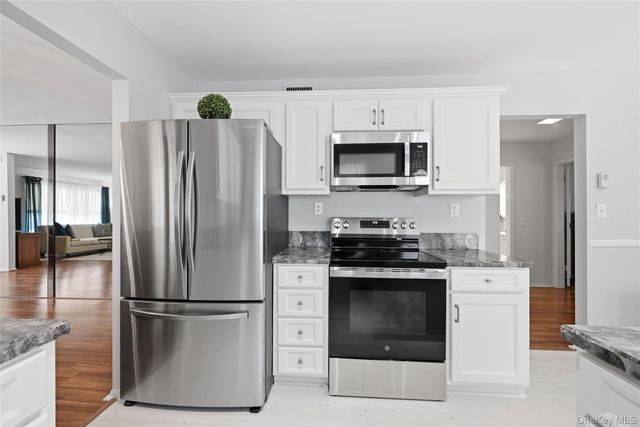 506 Lancaster Court, Ridge, NY 11961