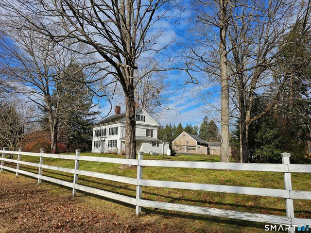 28 School Street, Woodbury, CT 06798