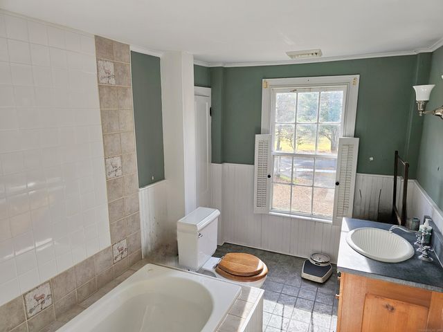 28 School Street, Woodbury, CT 06798