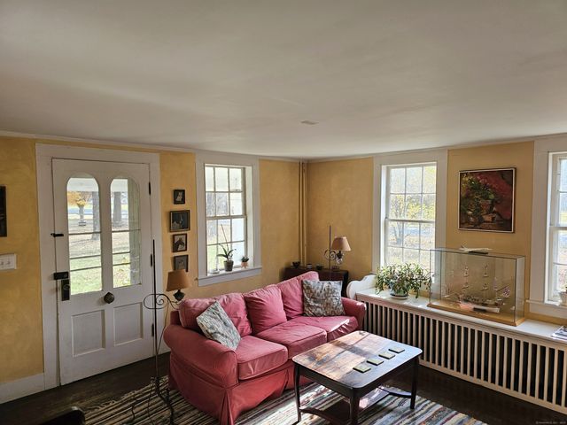 28 School Street, Woodbury, CT 06798