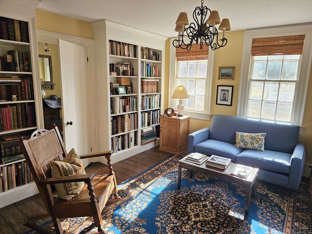 28 School Street, Woodbury, CT 06798