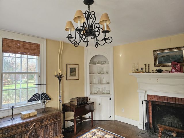 28 School Street, Woodbury, CT 06798