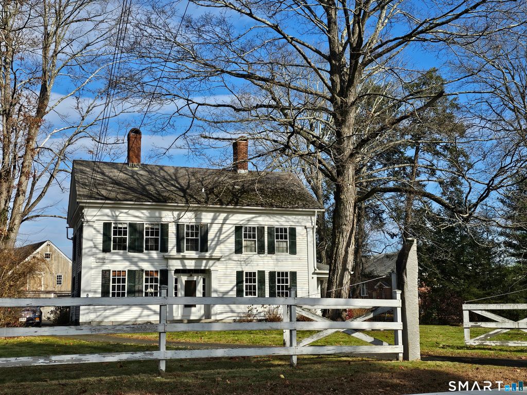 28 School Street, Woodbury, CT 06798
