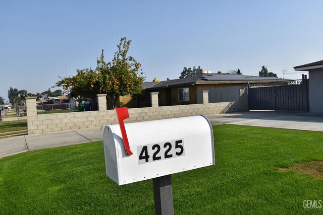 4225 De Ette Avenue, Bakersfield, CA 93313