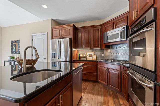 8473 Deerwood Road, Independence Charter Township, MI 48348