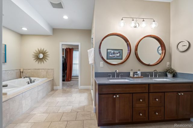 8473 Deerwood Road, Independence Charter Township, MI 48348