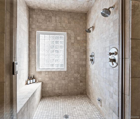 8473 Deerwood Road, Independence Charter Township, MI 48348