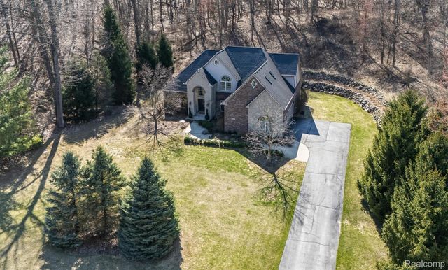 8473 Deerwood Road, Independence Charter Township, MI 48348