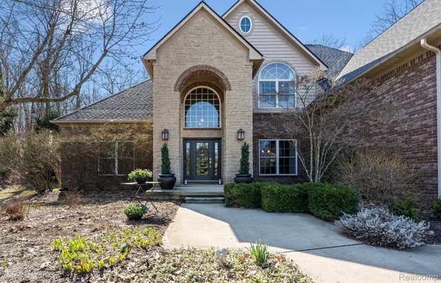 8473 Deerwood Road, Independence Charter Township, MI 48348