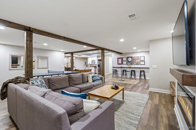 8473 Deerwood Road, Independence Charter Township, MI 48348