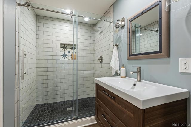 8473 Deerwood Road, Independence Charter Township, MI 48348