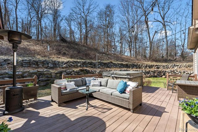 8473 Deerwood Road, Independence Charter Township, MI 48348