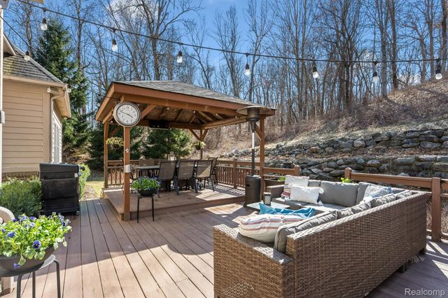 8473 Deerwood Road, Independence Charter Township, MI 48348