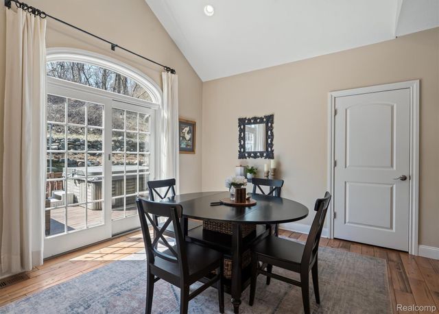 8473 Deerwood Road, Independence Charter Township, MI 48348