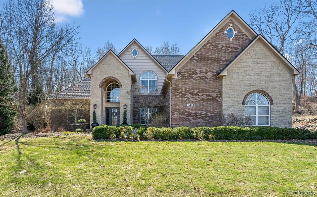 8473 Deerwood Road, Independence Charter Township, MI 48348