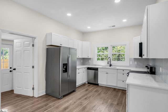 1 9th Street, Greenville, SC 29611
