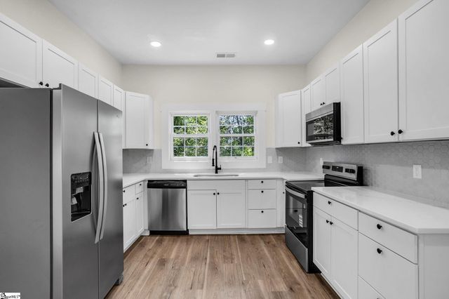 1 9th Street, Greenville, SC 29611