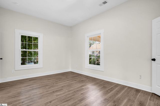 1 9th Street, Greenville, SC 29611