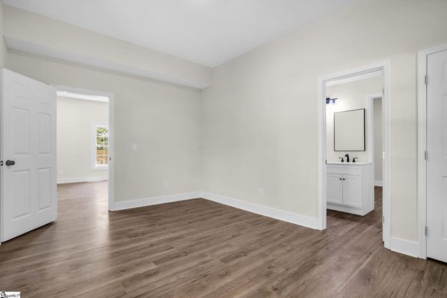 1 9th Street, Greenville, SC 29611