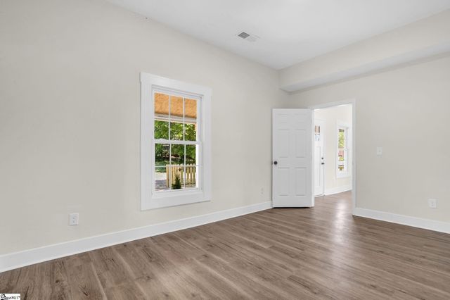 1 9th Street, Greenville, SC 29611