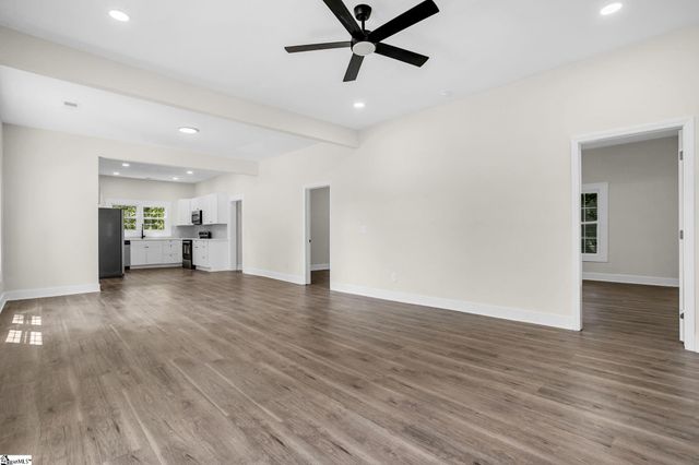 1 9th Street, Greenville, SC 29611