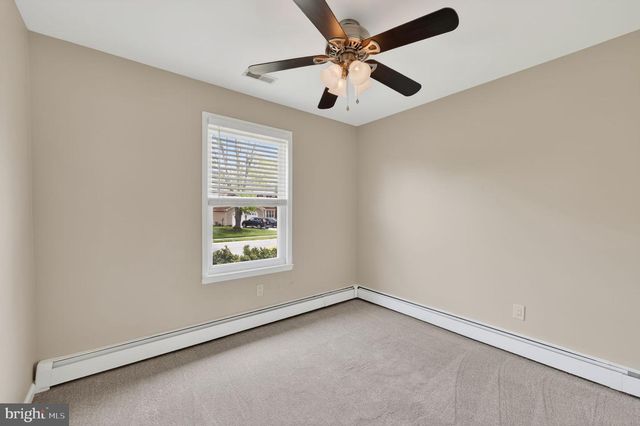 302 WINDSOR LN, Marlton, NJ 08053