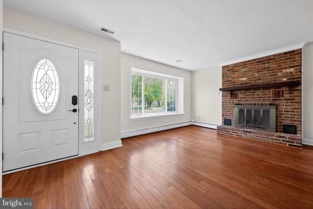 302 WINDSOR LN, Marlton, NJ 08053