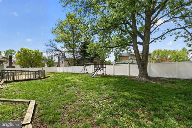 302 WINDSOR LN, Marlton, NJ 08053