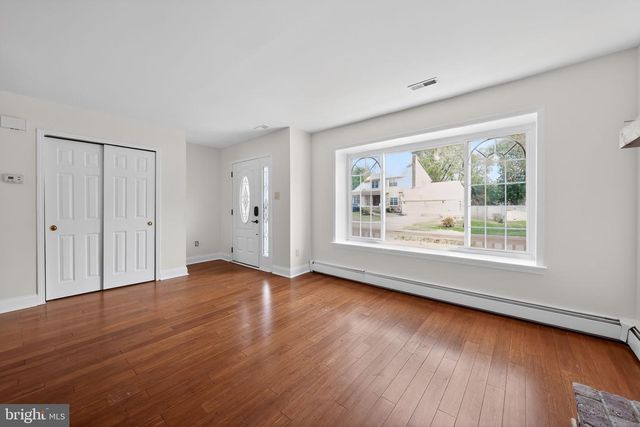 302 WINDSOR LN, Marlton, NJ 08053