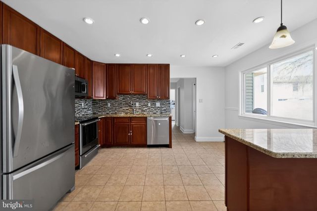 302 WINDSOR LN, Marlton, NJ 08053