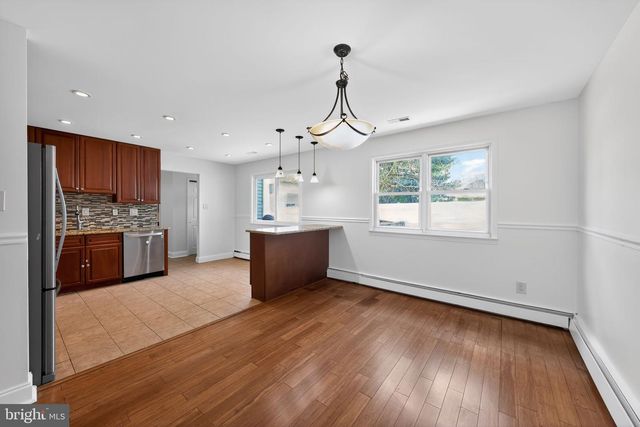 302 WINDSOR LN, Marlton, NJ 08053