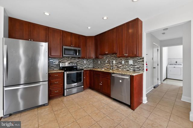 302 WINDSOR LN, Marlton, NJ 08053