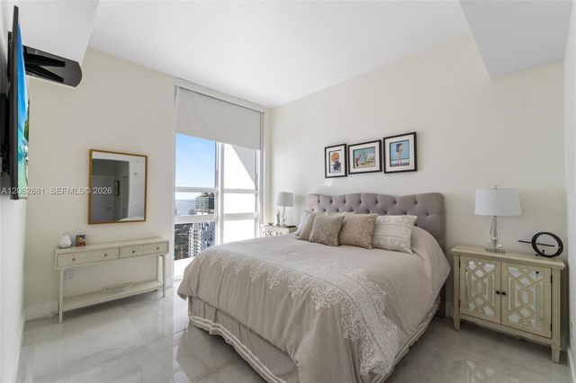 950 Brickell Bay Dr 5507, Miami, FL 33131