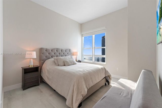 950 Brickell Bay Dr 5507, Miami, FL 33131