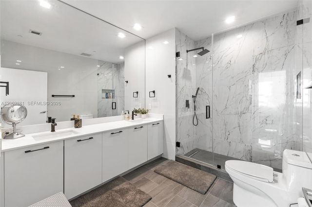 950 Brickell Bay Dr 5507, Miami, FL 33131