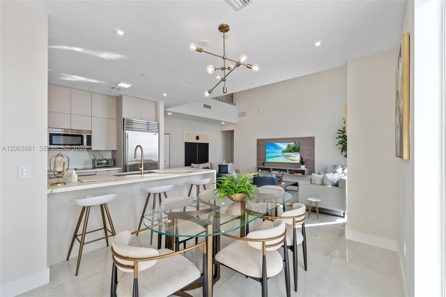 950 Brickell Bay Dr 5507, Miami, FL 33131