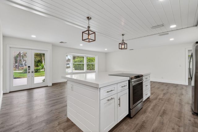 19228 Caribbean Court, Jupiter, FL 33469