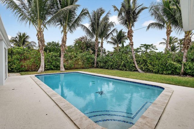 19228 Caribbean Court, Jupiter, FL 33469