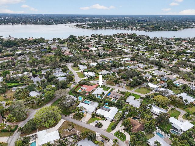 19228 Caribbean Court, Jupiter, FL 33469