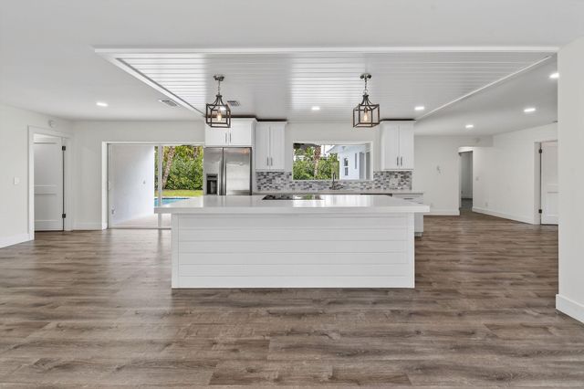 19228 Caribbean Court, Jupiter, FL 33469